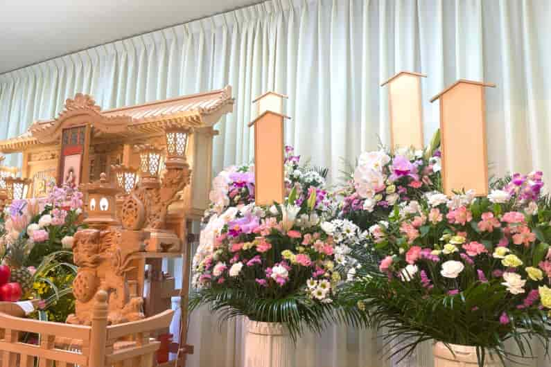 葬儀費用はいくらかかる?|葬儀の種類別料金と見積もり比較のポイント